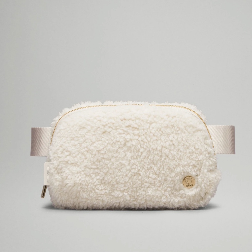 NWT Lululemon Everywhere Belt Bag 1L in White Fleece & Gold